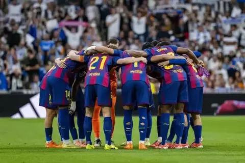 "مينديز كلمة السر".. تطور مفاجئ في مفاوضات برشلونة لتجديد عقد كاسادو